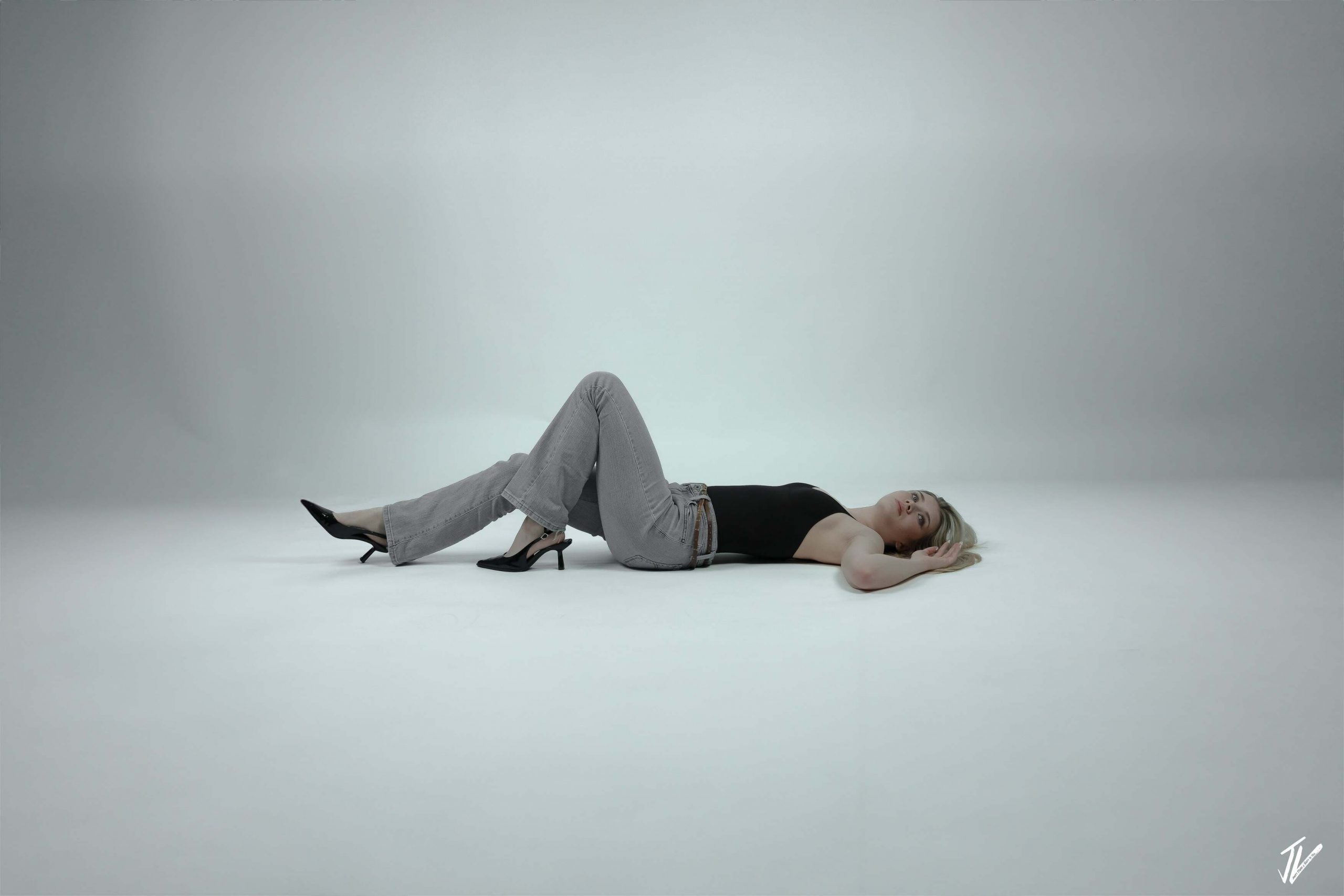 naemi kroesche xentra films fashion model photo shoot studio 21 scaled