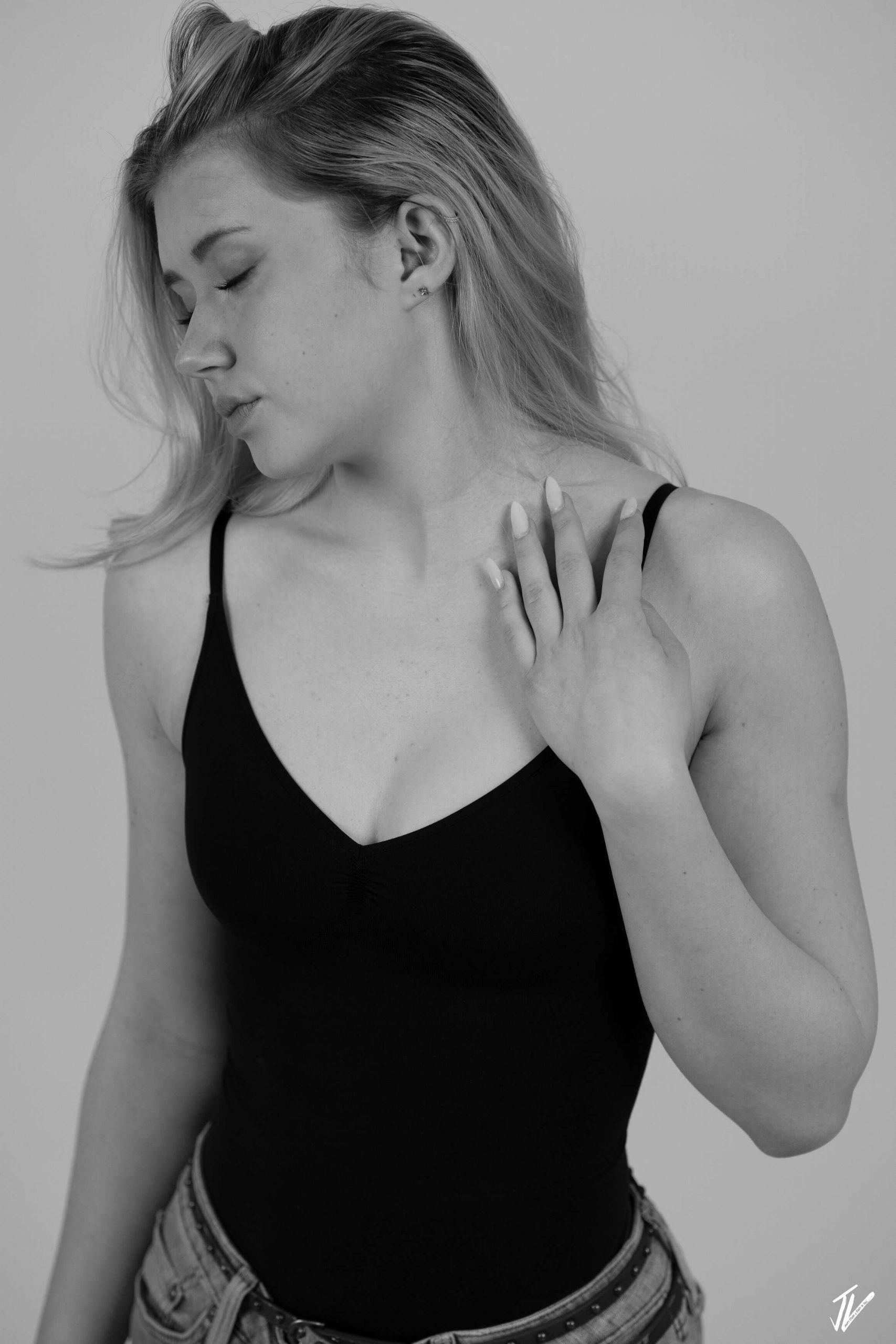 naemi kroesche xentra films fashion model photo shoot studio 69 scaled