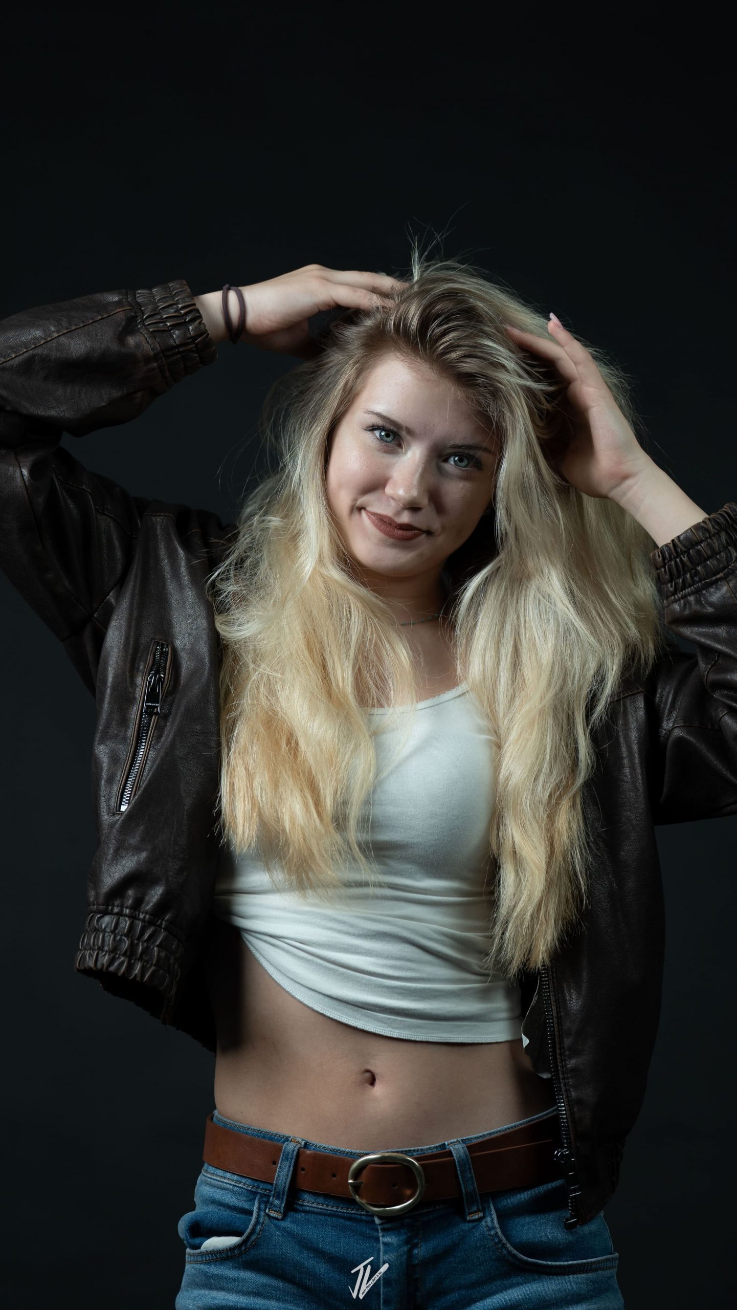 Ganzkörper-Portrait von Naemi Krösche, fotografiert von Jannis Danner.