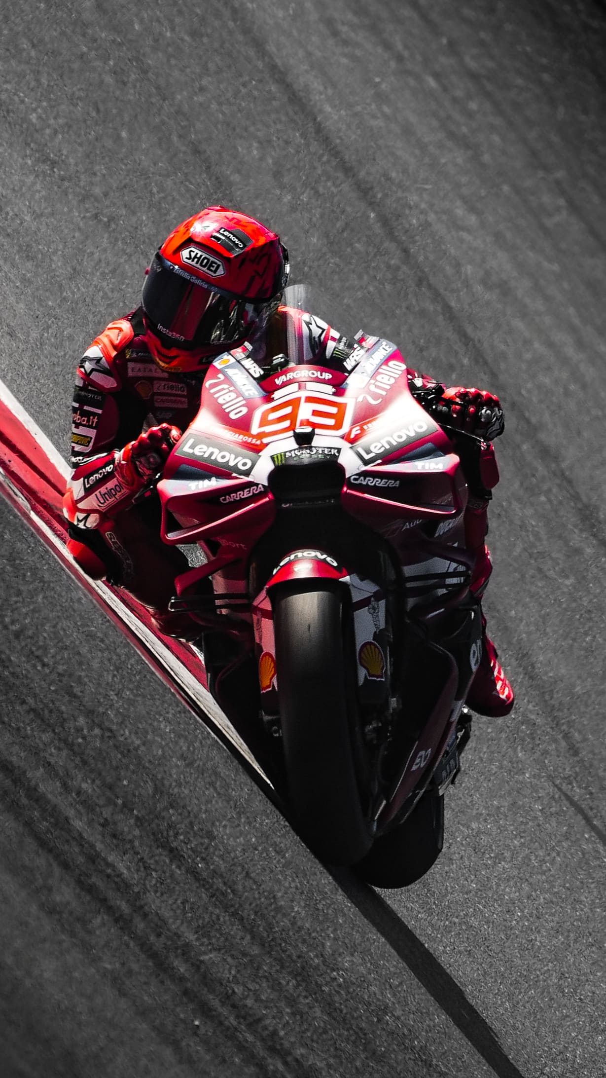 Marc Márquez auf der roten Ducati in Schräglage am Red Bull Ring in Spielberg