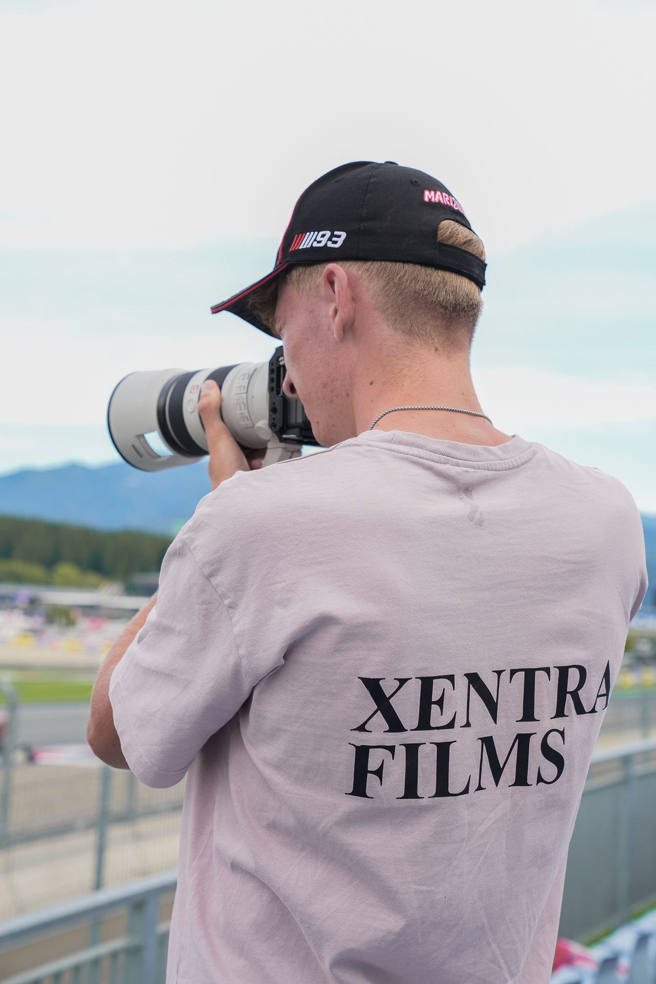 Jannis Danner fotografiert mit Teleobjektiv bei der MotoGP in Spielberg 2026