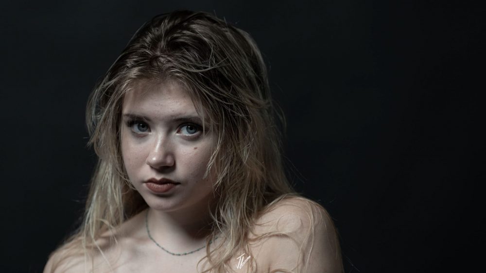 Fashion Model Naemi Krösche im Medium Shot von Jannis Danner.