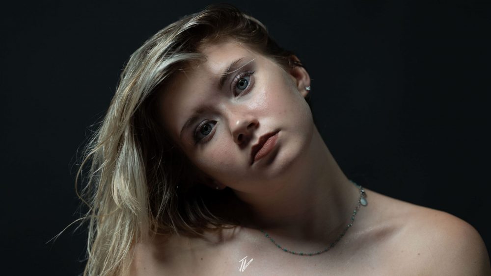 Fashion Model Naemi Krösche im Medium Shot von Jannis Danner.