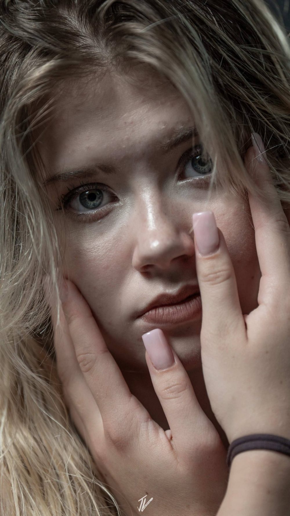 Porträt von Naemi Krösche mit direktem Blick in die Kamera von Jannis Danner.