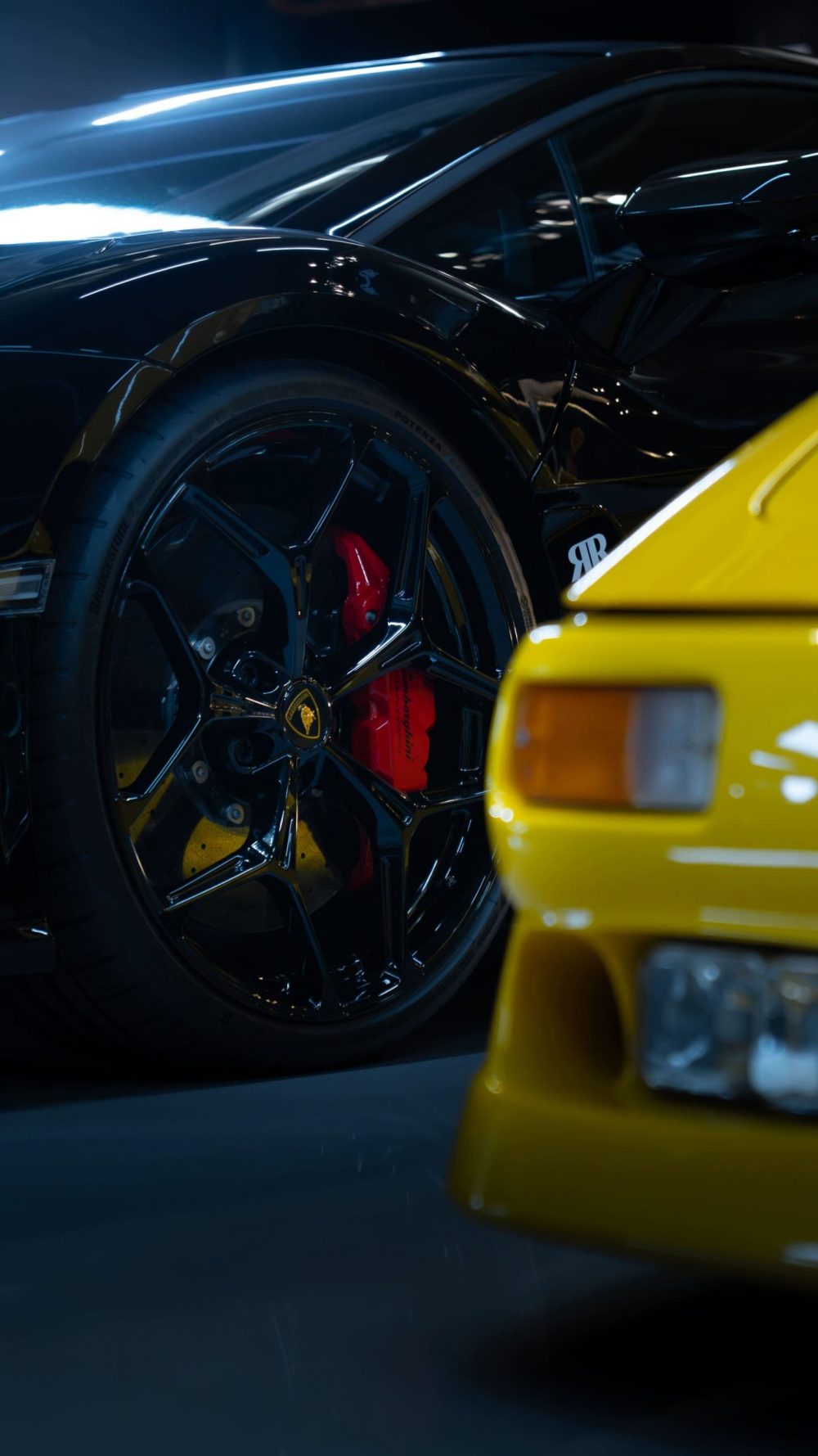 RR Motors Candy Shop Autohaus 11 Schwarze Felge eines Lamborghini Revuelto.