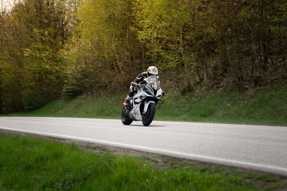 Landshaag Bergrennen 2026 | Oberösterreich BMW S1000 RR auf der Geraden entlang der Leitplanke beim Landshaag Bergrennen 2026