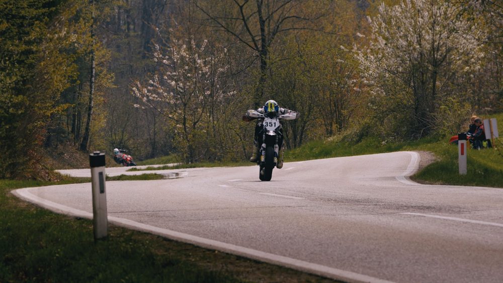 Landshaag Bergrennen 2026 | Oberösterreich Supermoto in der Kurvenkombination im Wald beim Landshaag Bergrennen 2026