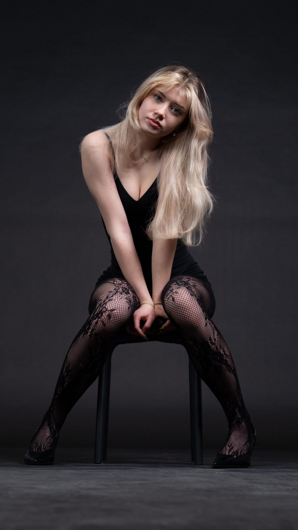 Naemi Krösche Model Shooting | HTL Paul Hahn, Linz Naemi Krösche posiert bei der Modelfotografie im Studio der HTL Paul Hahn in Linz