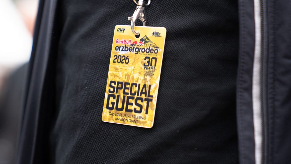Special Guest Pass zum 30. Erzbergrodeo 2026 an einer schwarzen Jacke