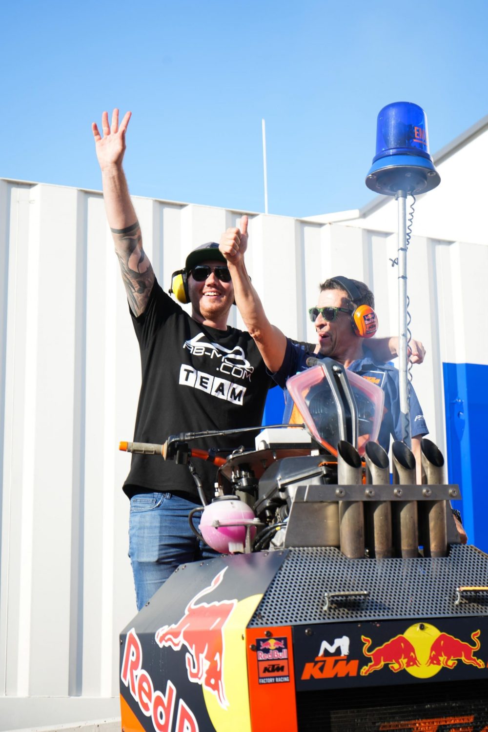 Andreas Burgschachner jubelt an der Soundmaschine beim AB Moto Sommerfest 2026