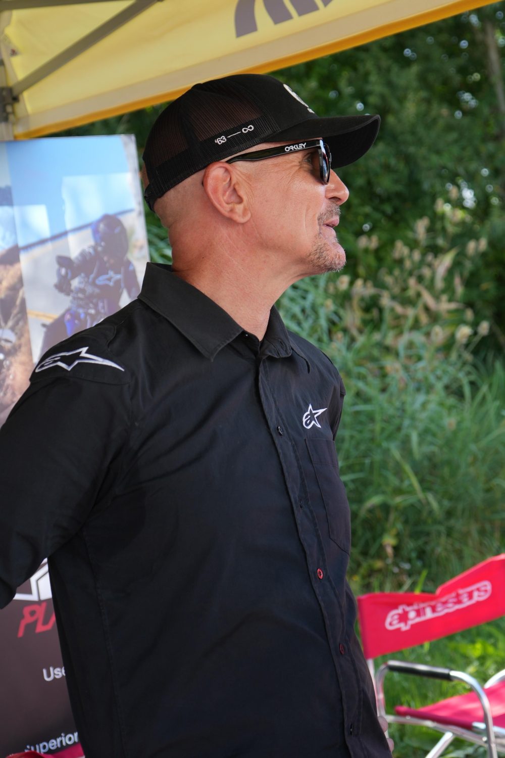 Alpinestars Mitarbeiter unter dem Zelt beim AB Moto Sommerfest 2026